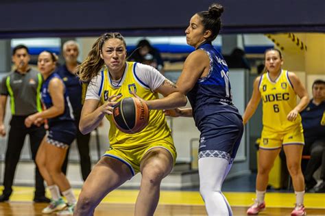 Equipo femenino Universidad de Concepción básquetbol