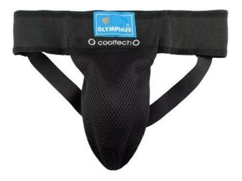 Arquero de fútbol con protector genital