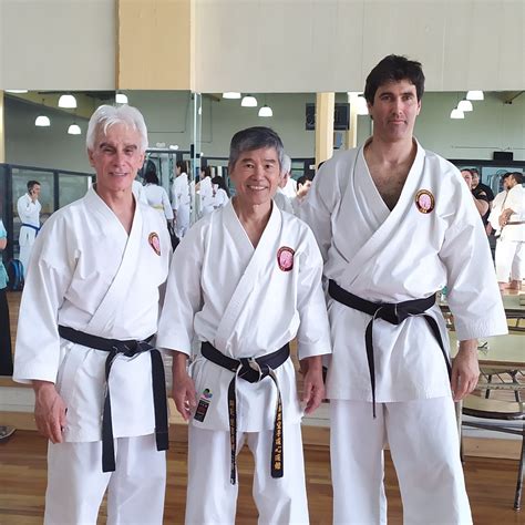 Practica de karate Chito Ryu en dojo