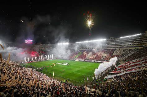 Estadio Monumental lleno durante noche de Copa