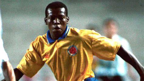 Faustino Asprilla con camiseta de Colombia