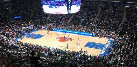 Partido NBA en estadio lleno