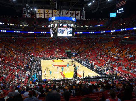 Vista interior de estadio NBA en Miami