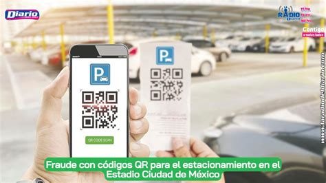 Personas entrando a estadio con códigos QR