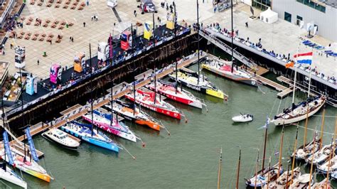 Remo de mar en aguas de Hong Kong