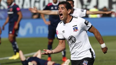 Julio Barroso con camiseta de Colo Colo