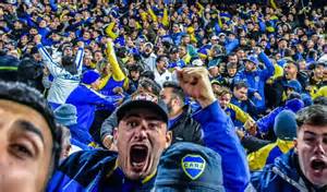 Hinchas de Universidad Católica en La Bombonera