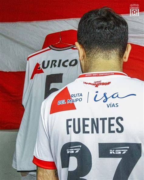 Diego Alvarado con camiseta de Curicó Unido