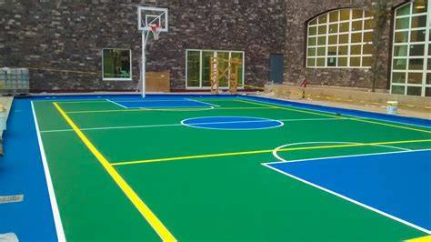 Cancha de basquetbol en polideportivo