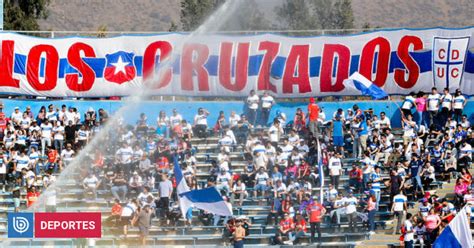 Hinchas de Universidad Católica en banderazo