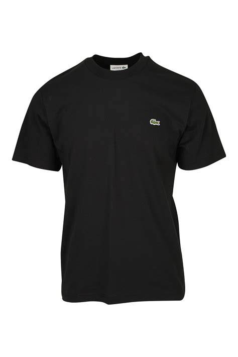 camiseta Lacoste negra combinaciones masculinas