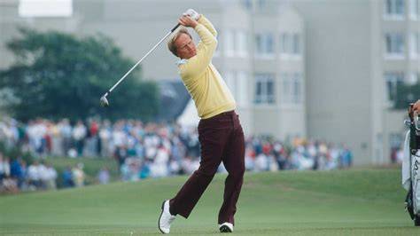 Jack Nicklaus levantando trofeo de golf