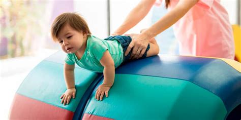 Niños en actividad de estimulación temprana