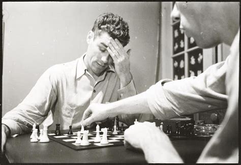 Stanley Kubrick jugando al ajedrez