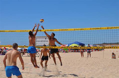 Jugadores masculinos de vóley playa