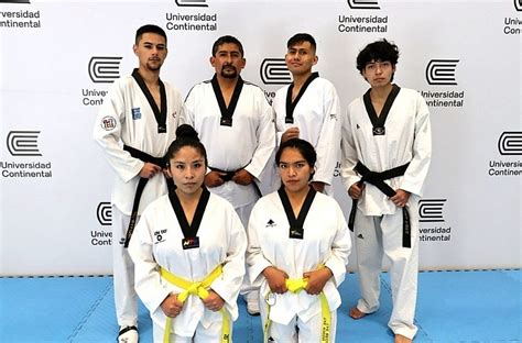 Poomsae universitario en campeonato internacional