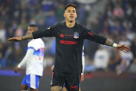 Javier Correa celebra gol contra Universidad Católica