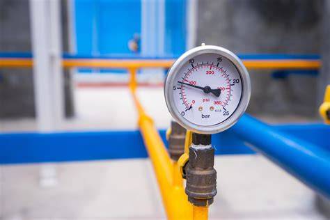 Instalación segura de manómetro en balón de gas
