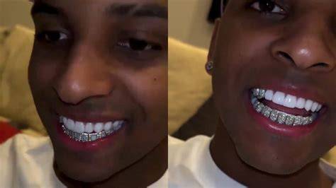Rodrygo mostrando dental grillz
