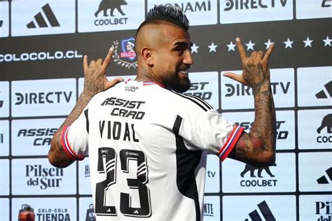 Arturo Vidal presentado en Colo-Colo