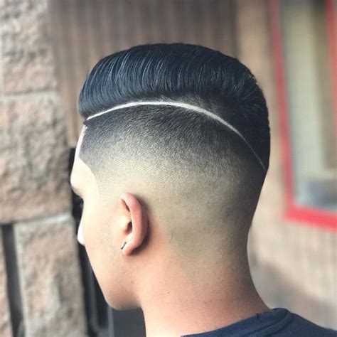 Degradado masculino con línea lateral