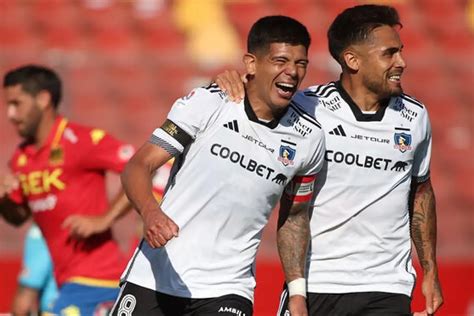 Colo Colo celebra goles ante Unión Española