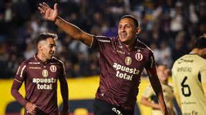 Rodrigo Holgado celebra gol ante Cusco FC
