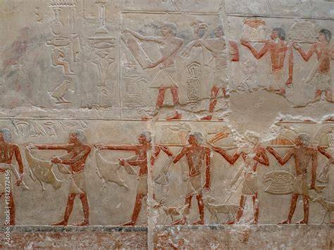 Relieve egipcio con figuras superpuestas