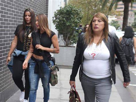 Sonia Isaza con sus dos hijos