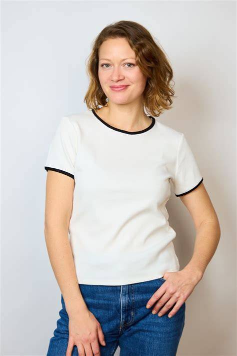 camiseta blanca bordes oscuros