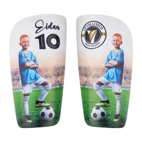 canillera de fútbol personalizada con plástico reciclado