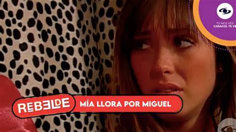 Mía Colucci llorando en su habitación