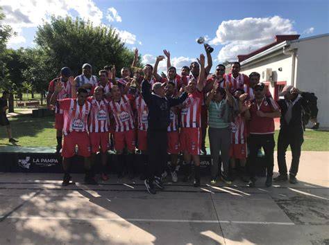 Final regional de fútbol senior en Santa Cruz
