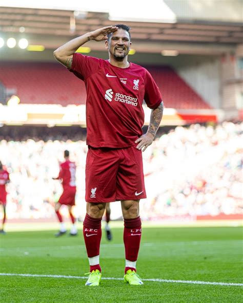 Mark González homenajeado en Anfield Road