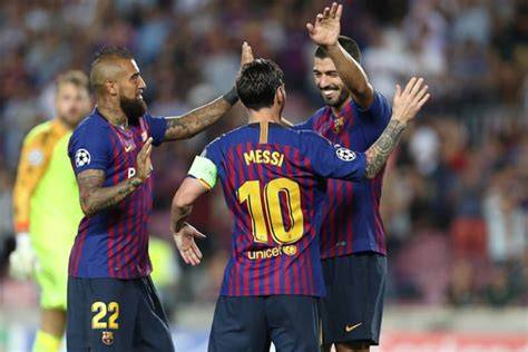 Arturo Vidal con Messi y Suárez Barcelona