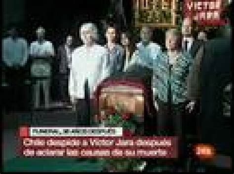 Velatorio multitudinario de Víctor Jara en Santiago