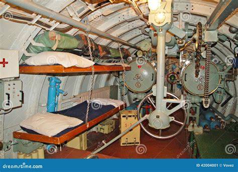 Interior claustrofóbico de un submarino U-96