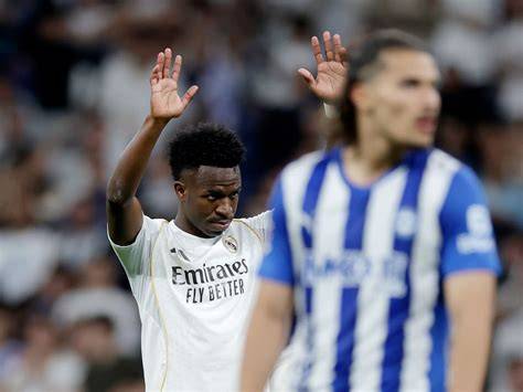 Vinicius jugando ante la afición del Bernabéu