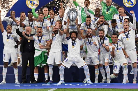 Real Madrid levantando la Copa de Europa