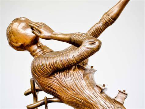Escultura Mujer en llamas de Dalí