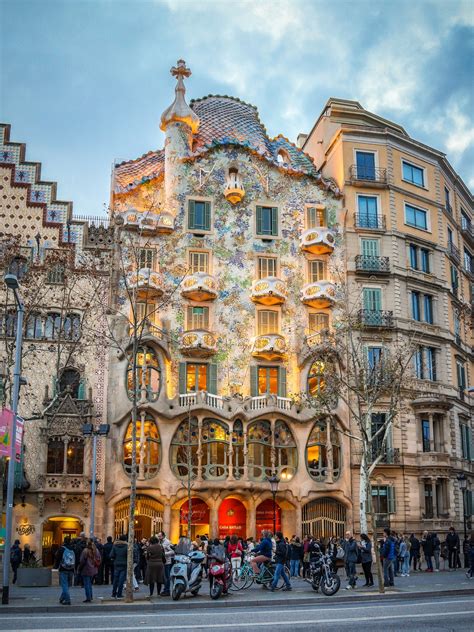 Gaudí y surrealismo en Barcelona