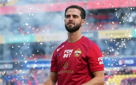 Miralem Pjanić ejecutando un tiro libre Juventus