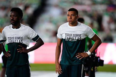 Mbappé Vinícius camiseta Todos somos caballas