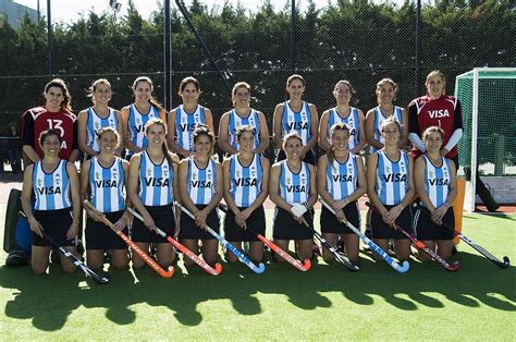 Equipo femenino hockey césped UC año 2000
