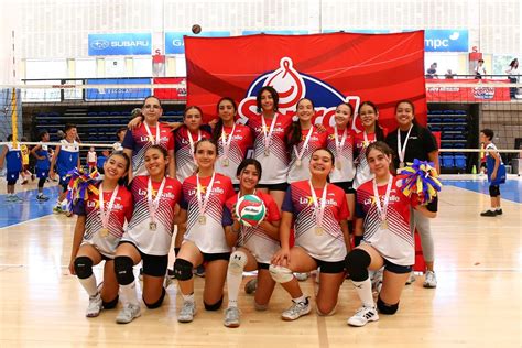 Primer equipo masculino de vóleibol UC