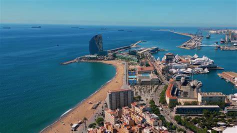 Barceloneta y Marina Vela desde el mar