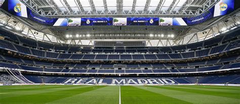 Corazón Blanco junto al estadio Santiago Bernabéu