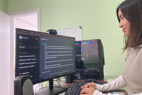 Estudiante de ADE trabajando en empresa