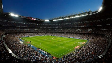 Estadio Santiago Bernabéu durante un partido