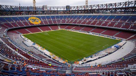 Interior del Camp Nou y terreno de juego